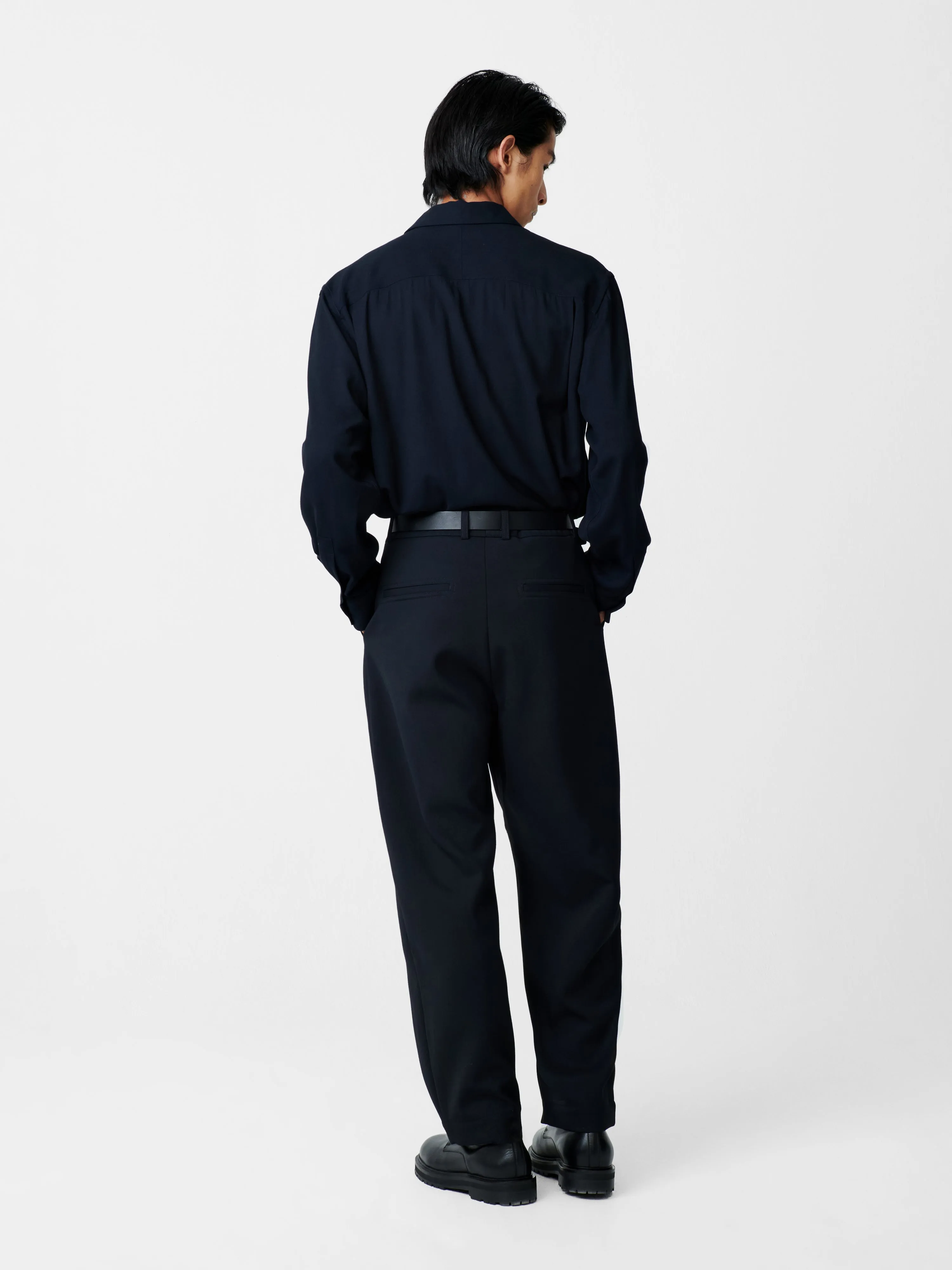 Ezra Pant in Darkest Navy