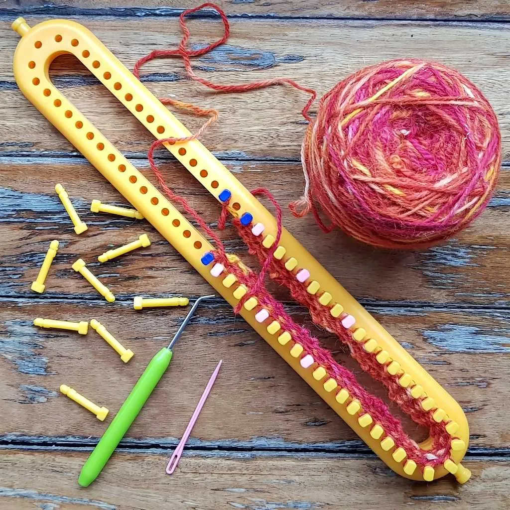 Long Knitting Loom Set of 4 with Adjustable Pegs